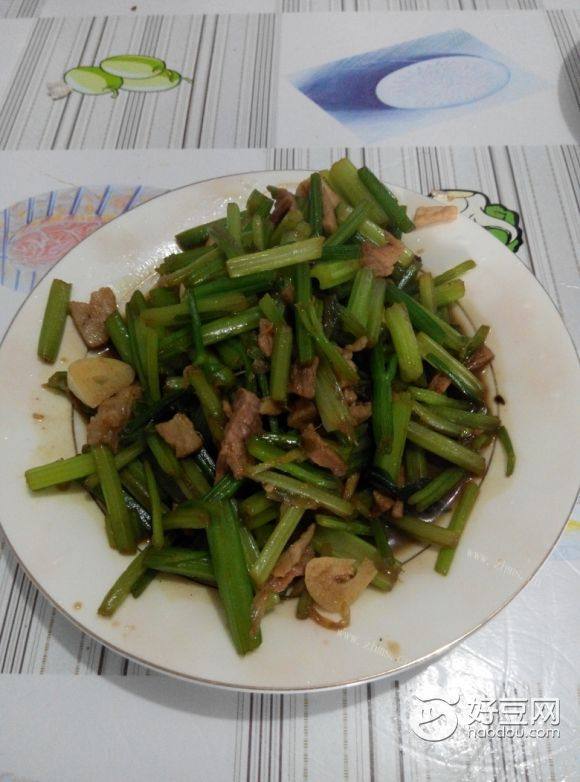 家常菜芹菜炒肉