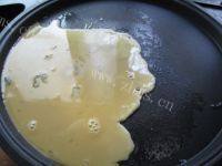 美味的鸡蛋韭菜饼做法图解4)