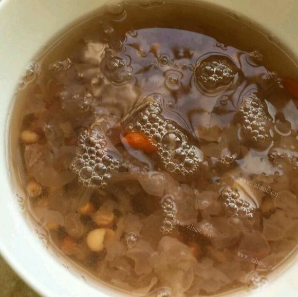 色香味俱全的银耳汤
