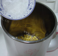 好吃的燕麦核桃黄豆浆做法图解7)
