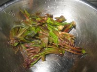 美味的香椿煎鸡蛋做法图解1)
