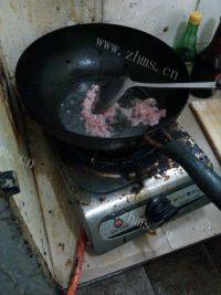 在家做的金针菇炒肉做法图解2)