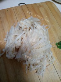 芳香四溢的金针菇汤做法图解1)