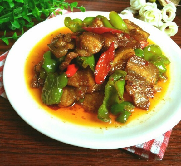 五味俱全的辣椒炒肉