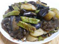 美味的茄子炖土豆做法图解10)