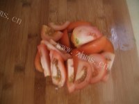 美味的三文鱼头豆腐汤做法图解3)