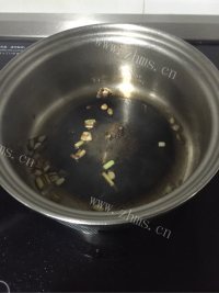 自制香菇肉酱做法图解2)