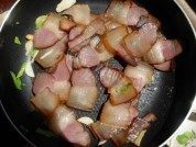 腊肉炒蒜苔做法图解3)