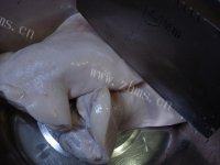 自制卤水猪耳朵做法图解2)