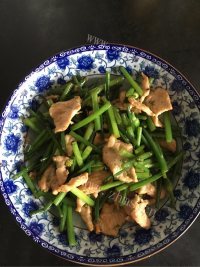 家常菜蒜苔炒肉