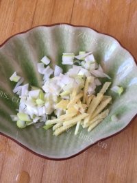 美味的茄汁大虾做法图解4)