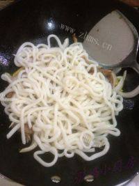 自己做的牛肉炒乌冬面做法图解12)