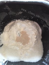 自制牛奶花朵面包做法图解2)