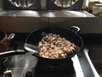 美味的板栗烧肉做法图解5)