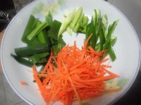 家常菜芹菜炒肉做法图解6)