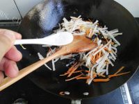 可口的胡萝卜竹笋炒肉丝的做法图解八