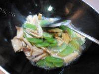 家常菜莴笋炒腐竹做法图解9)