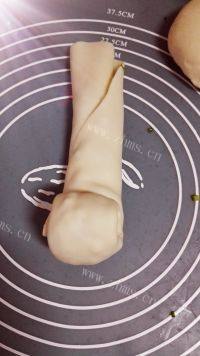 色泽不错的葱油饼做法图解7)