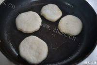 美味的韭菜肉饼做法图解9)