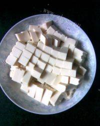 家常皮蛋拌豆腐做法图解7)