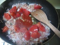 美味的番茄虾仁炒饭做法图解5)