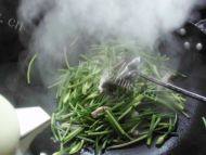 「营养美食」蒜薹炒肉做法图解4)