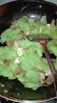 营养丰富的莴笋炒肉