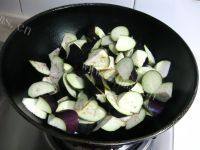 「美味可口」西红柿烧茄子做法图解3)