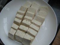家常菜虾仁烧豆腐做法图解1)