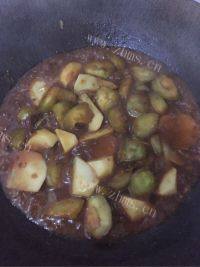 家常菜茄子炖土豆做法图解6)