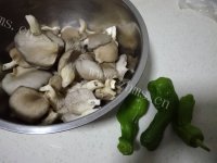 好吃的青椒平菇做法图解1)