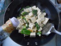 平凡的家常葱烧豆腐做法图解6)