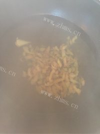 美味的榨菜蛋花汤做法图解4)