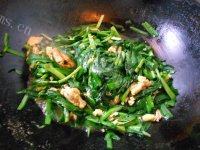「美味可口」韭菜炒鸡蛋做法图解5)