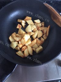 家常菜排骨炖土豆做法图解4)