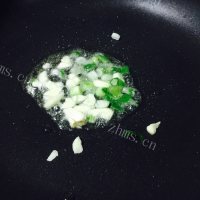 玉盘珍馐的炸酱面做法图解5)