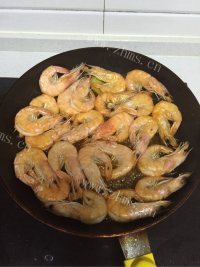 美味的香辣基围虾做法图解2)
