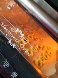 自制蛋黄小酥饼做法图解5)