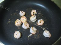 美味的番茄虾仁炒饭做法图解2)