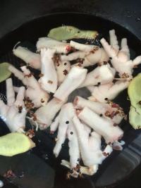 美味的香辣鸡爪做法图解2)