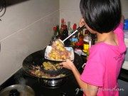 美味的洋葱马铃薯炒培根