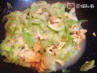 「营养美食」西葫芦炒鸡蛋做法图解8)