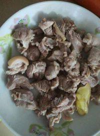 美味的羊肉胡萝卜汤做法图解3)
