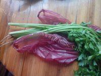 家常菜芹菜炒肉做法图解1)