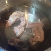 美味的枸杞山药排骨汤做法图解2)