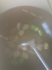 萝卜排骨汤做法图解1)
