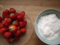 妈妈做的草莓奶昔的做法图解一