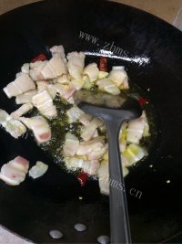 家常菜西兰花炒肉做法图解4)