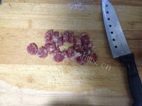 美味的腊肠鸡蛋炒饭做法图解2)
