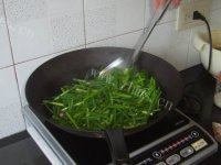 家常菜韭菜花炒肉丝做法图解5)